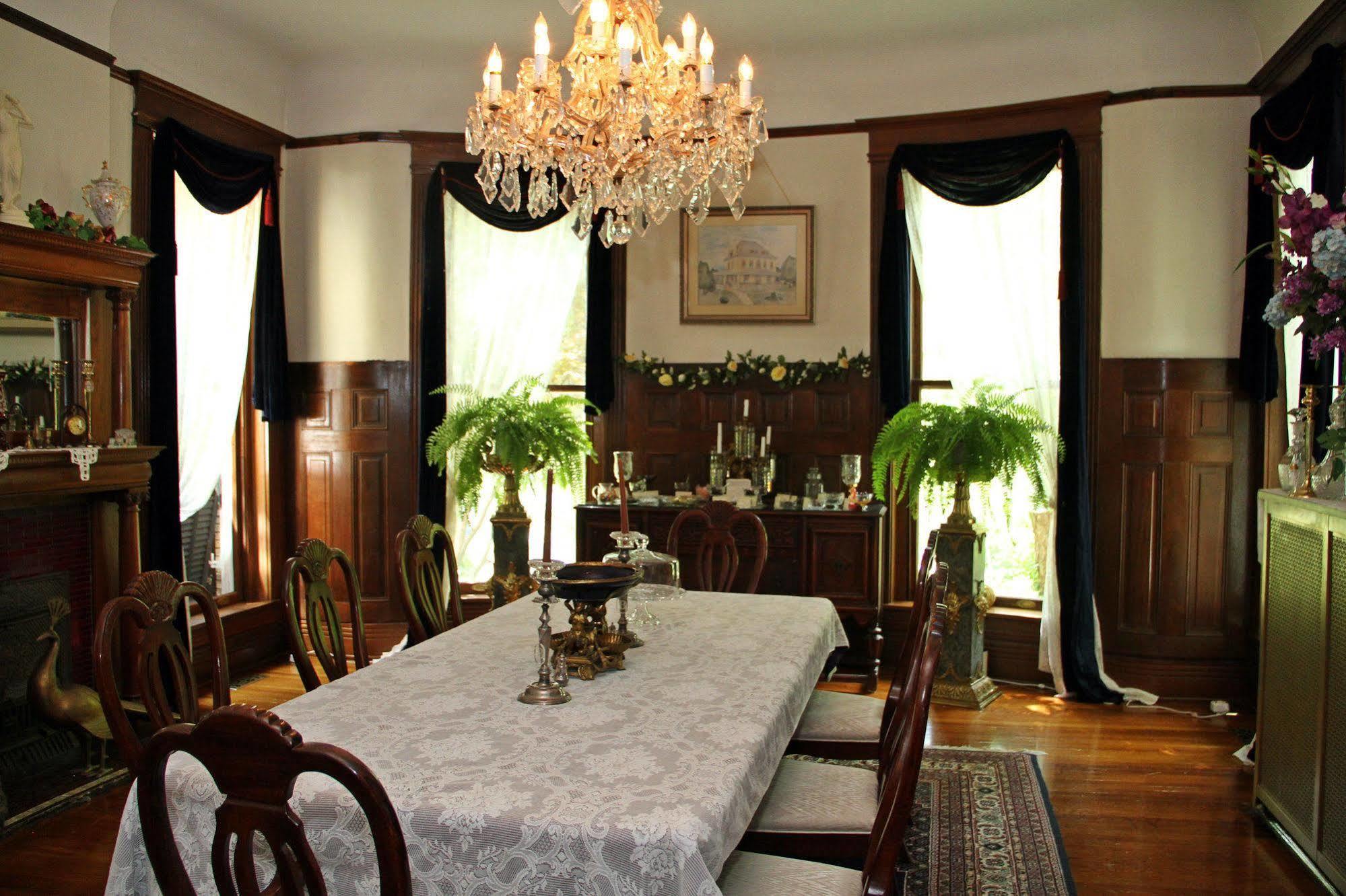 Beall Mansion An Elegant Bed & Breakfast Inn Alton Extérieur photo